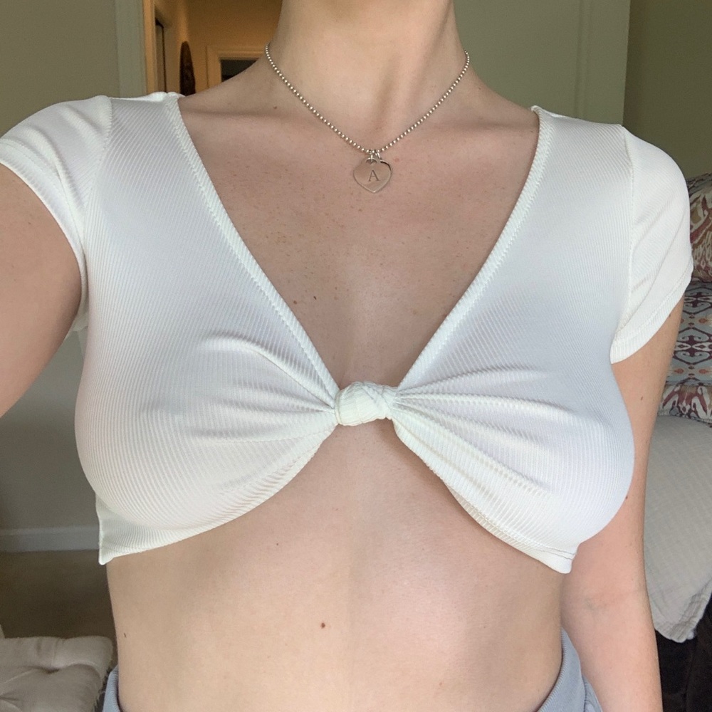WHITE CROP TOP